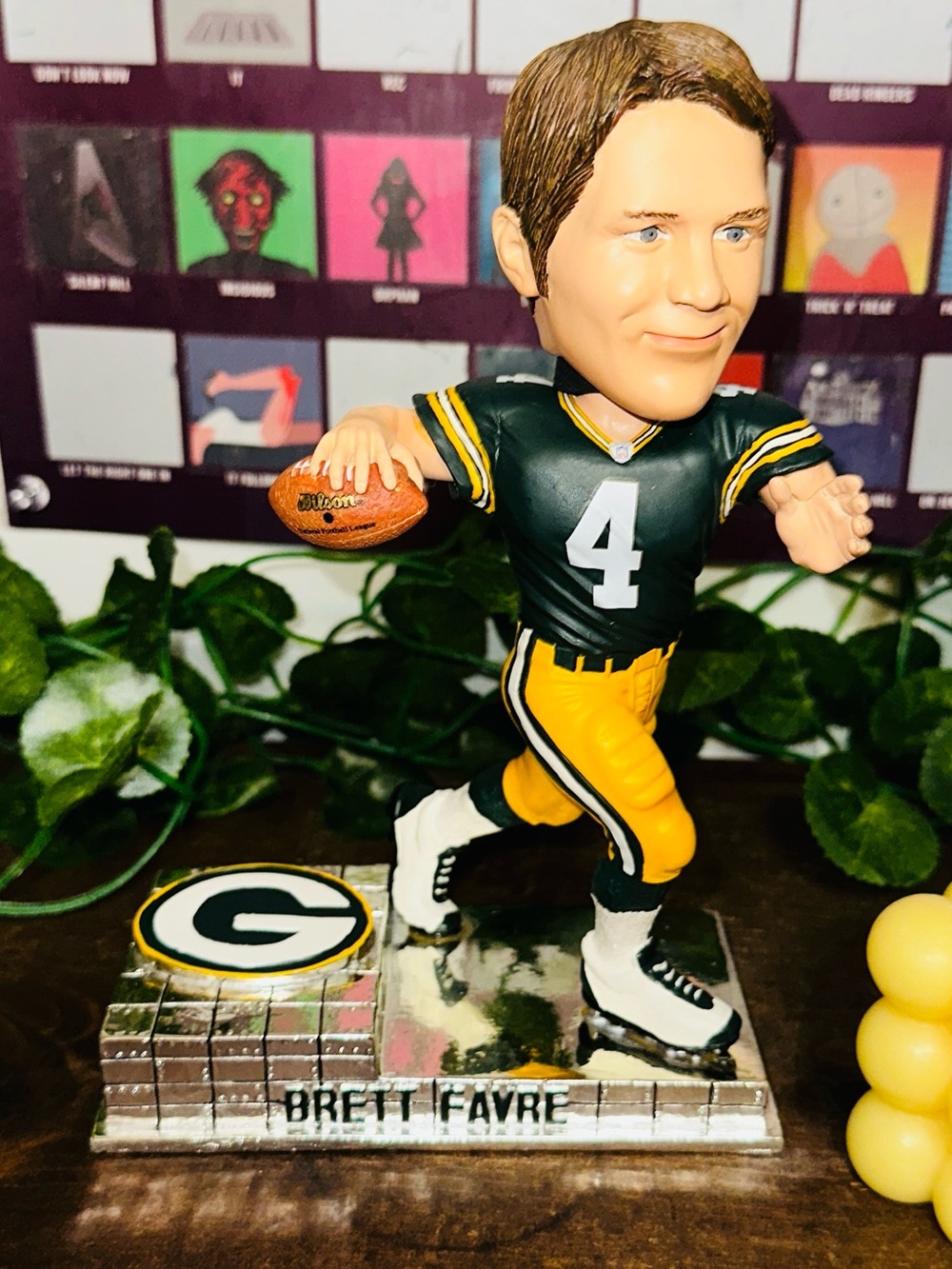 NFL Football Green Bay Packers Brett Favre FOCO  Legens of the Field Bobblehead